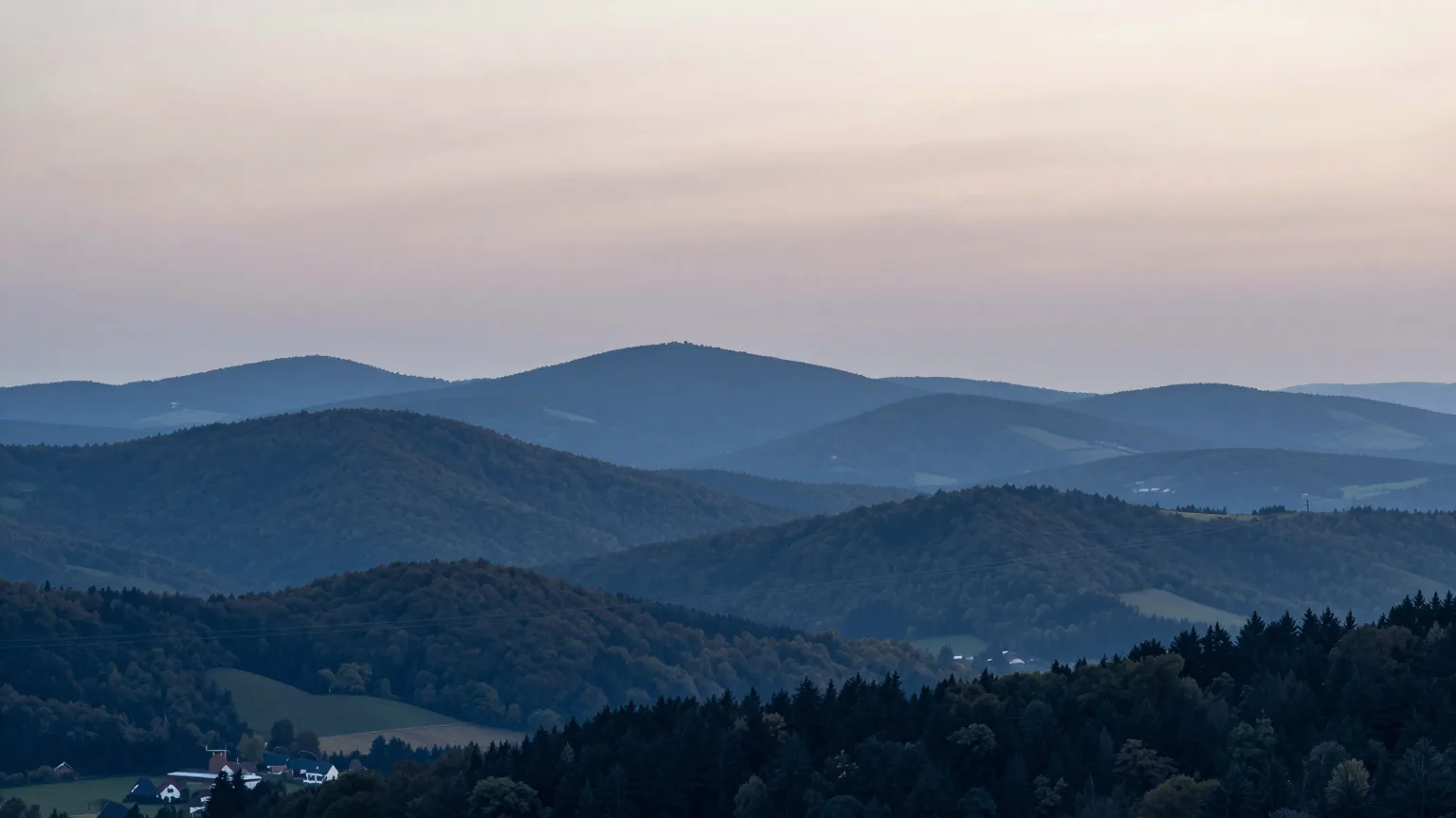 Hügel, Wald und Tal bei Friedrichsdorf